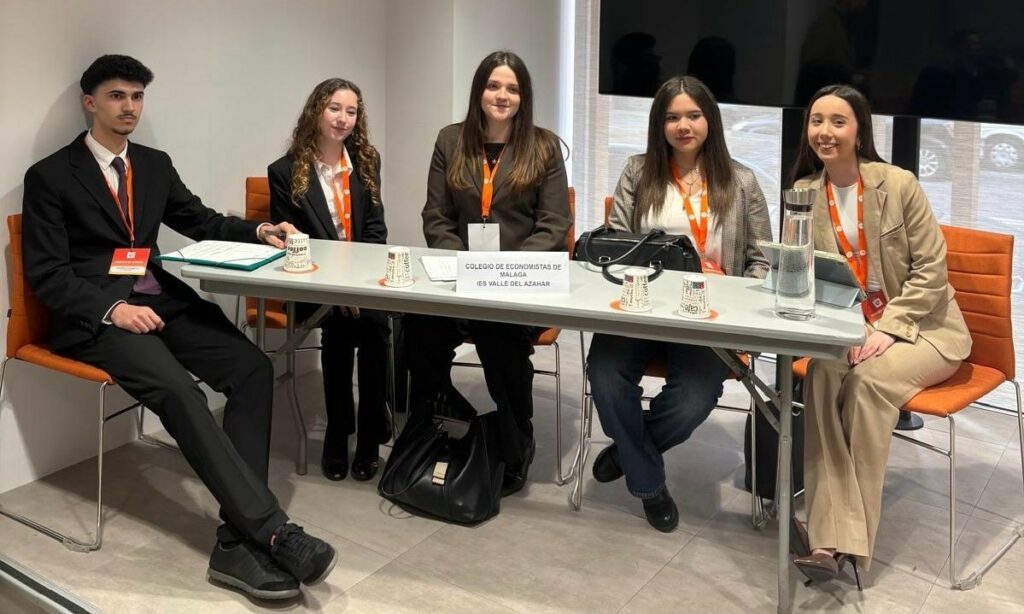 IV TORNEO DEBATE ECONOMICO FINAL ECONOMISTAS (15)