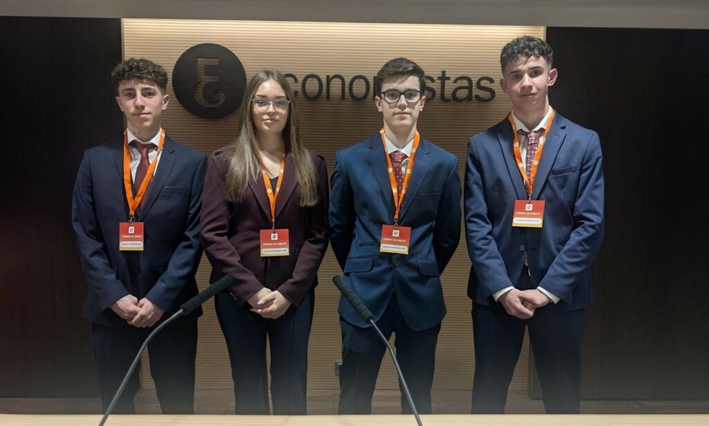 IV TORNEO DEBATE ECONOMICO FINAL ECONOMISTAS (21)